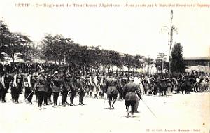 1458- Setif - Revue Tirailleurs par le Marechal Franchet d'Esperey